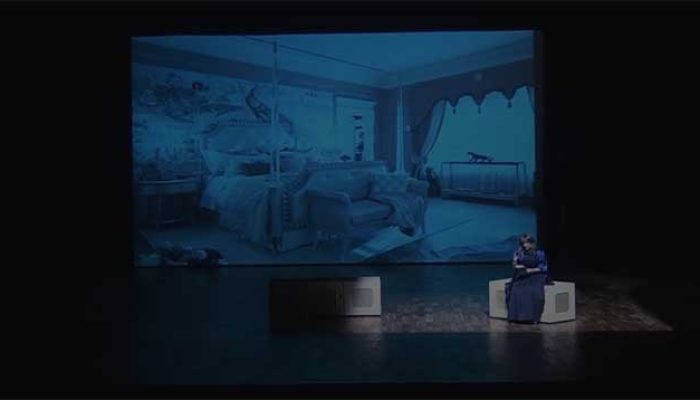 حبل قديم وعقد مشدودة